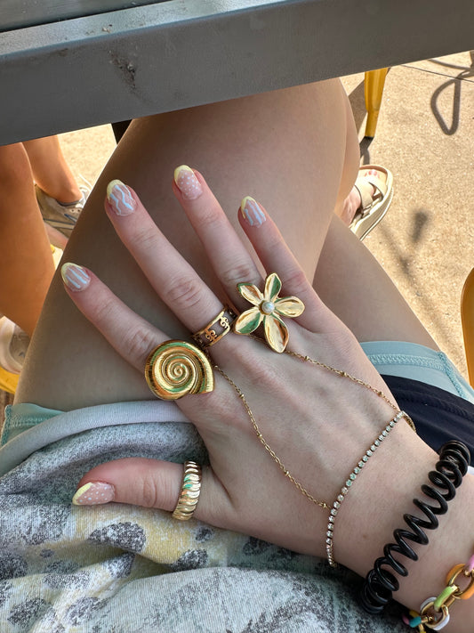 Mia Hand Chain