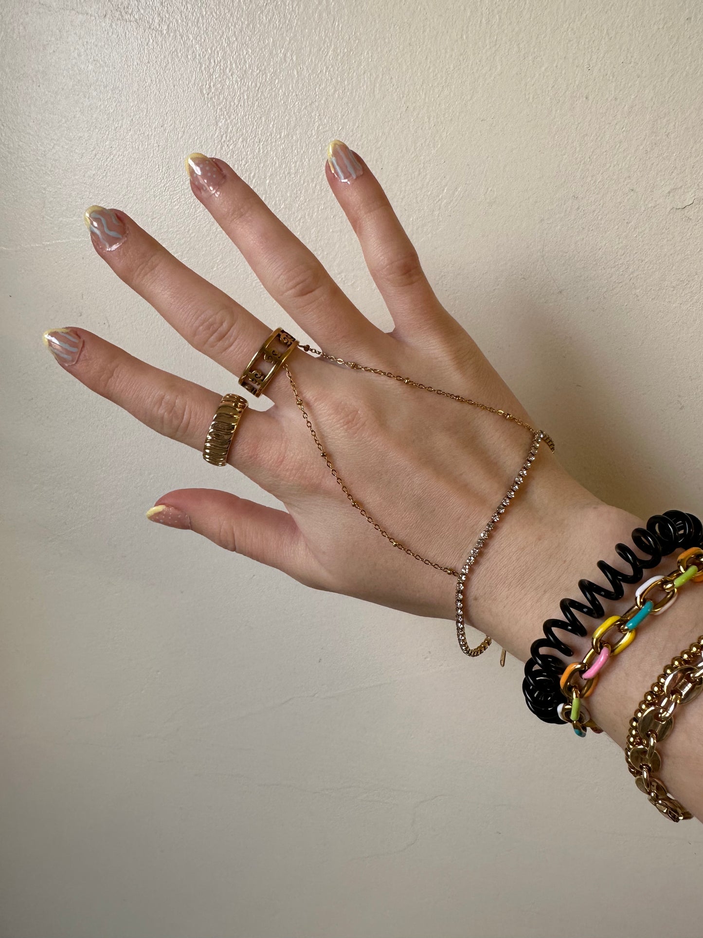 Mia Hand Chain